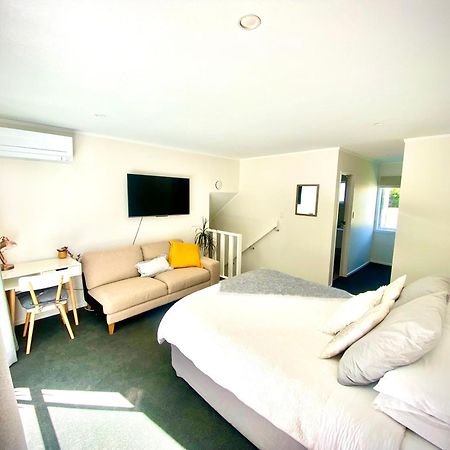 2 Mile Bay Guesthouse Taupo Exterior photo